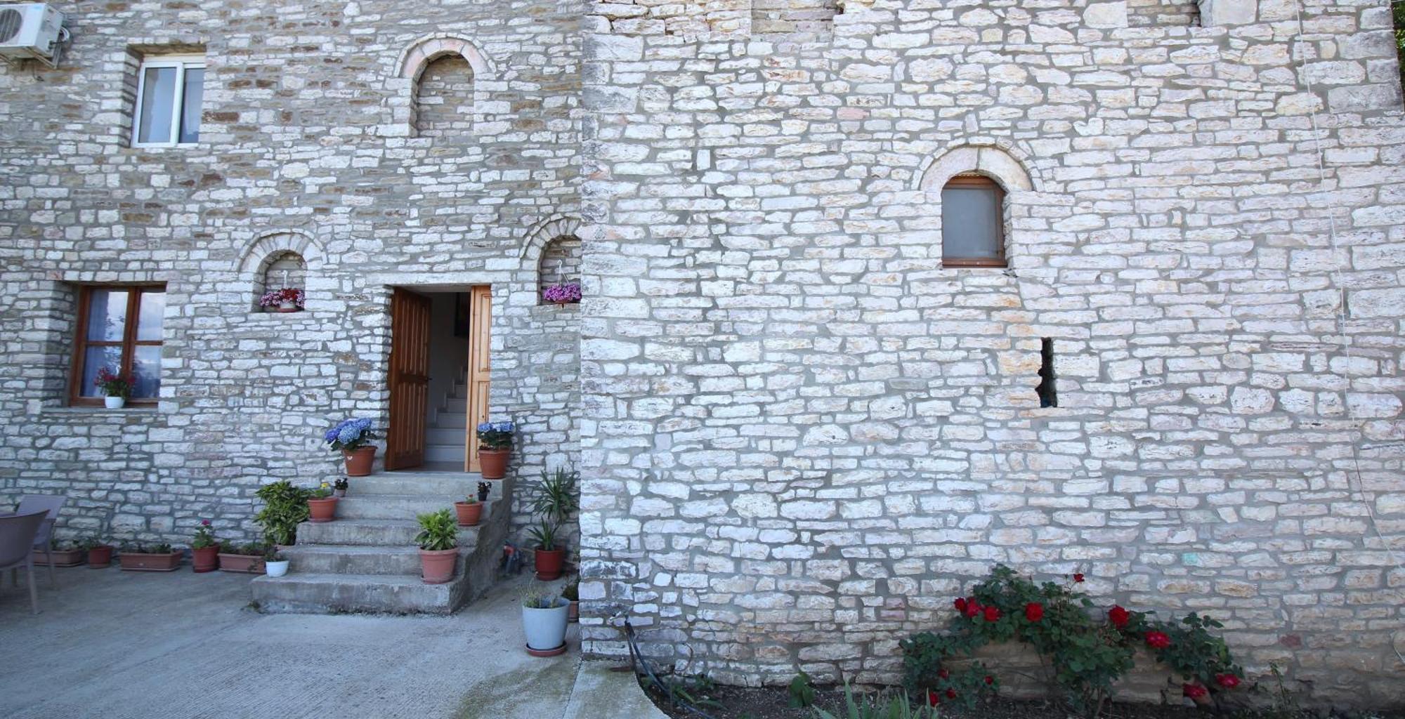 Gjirokastër Guri Guesthouse מראה חיצוני תמונה