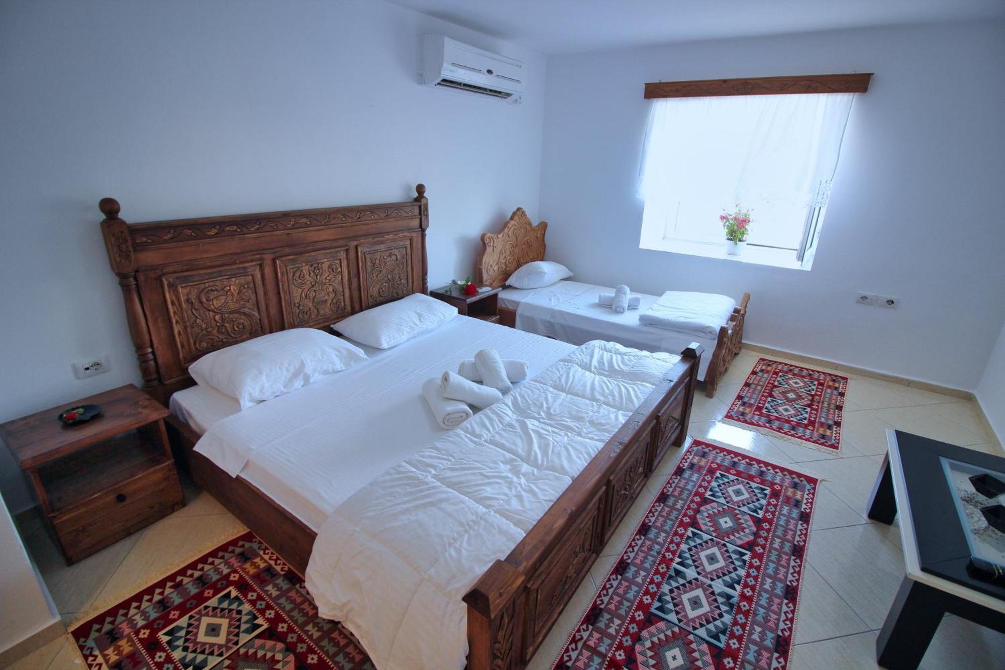 Gjirokastër Guri Guesthouse מראה חיצוני תמונה