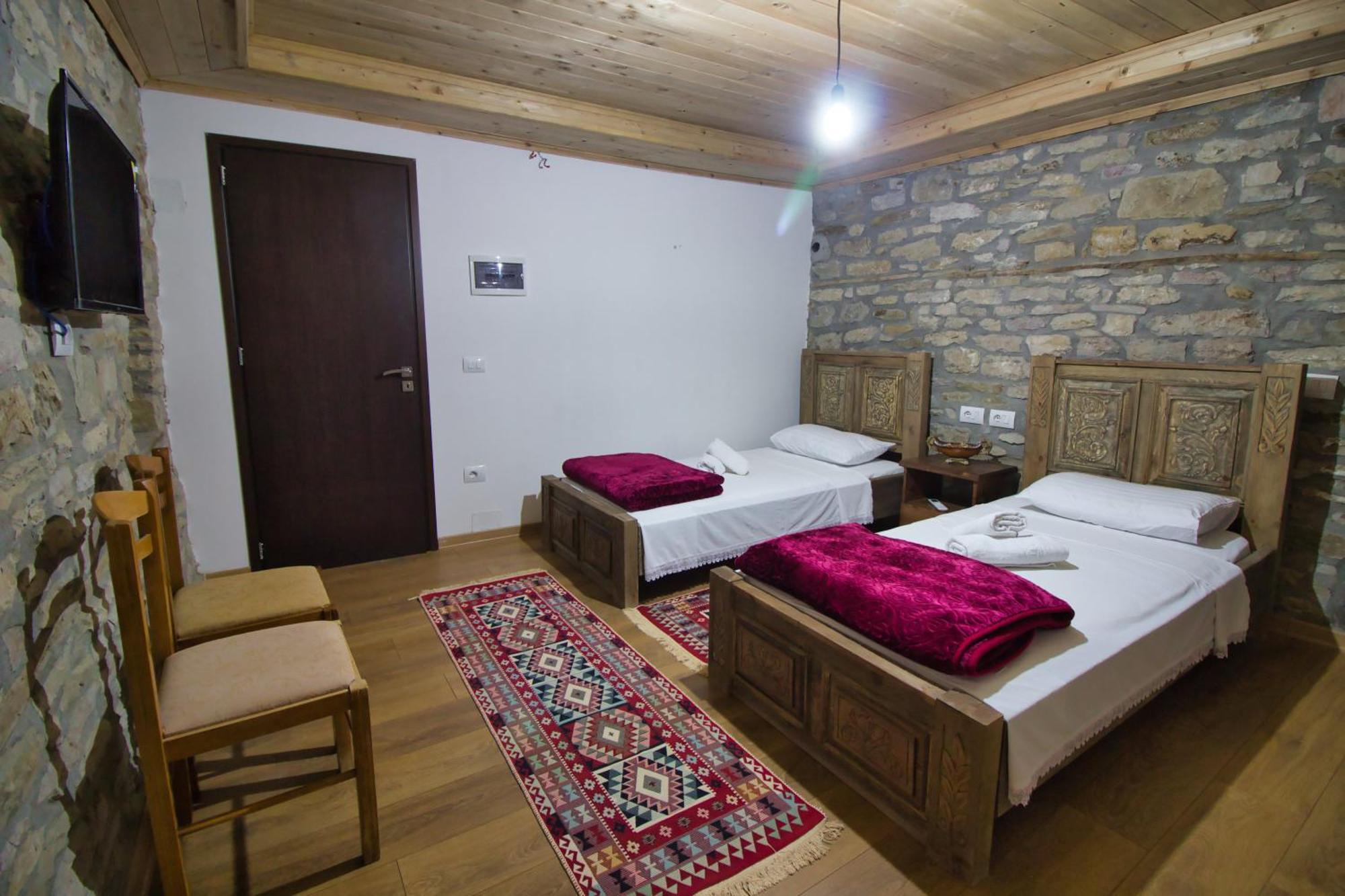 Gjirokastër Guri Guesthouse מראה חיצוני תמונה