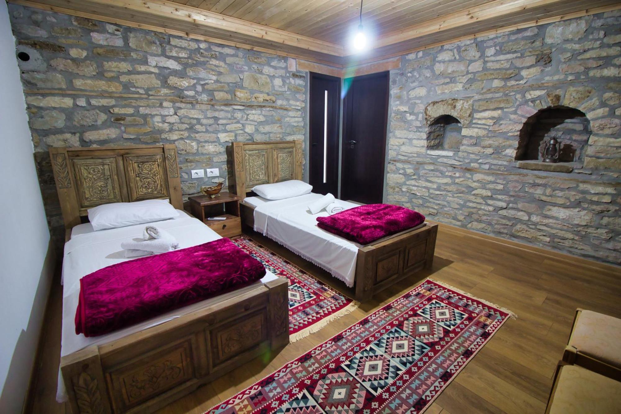 Gjirokastër Guri Guesthouse מראה חיצוני תמונה