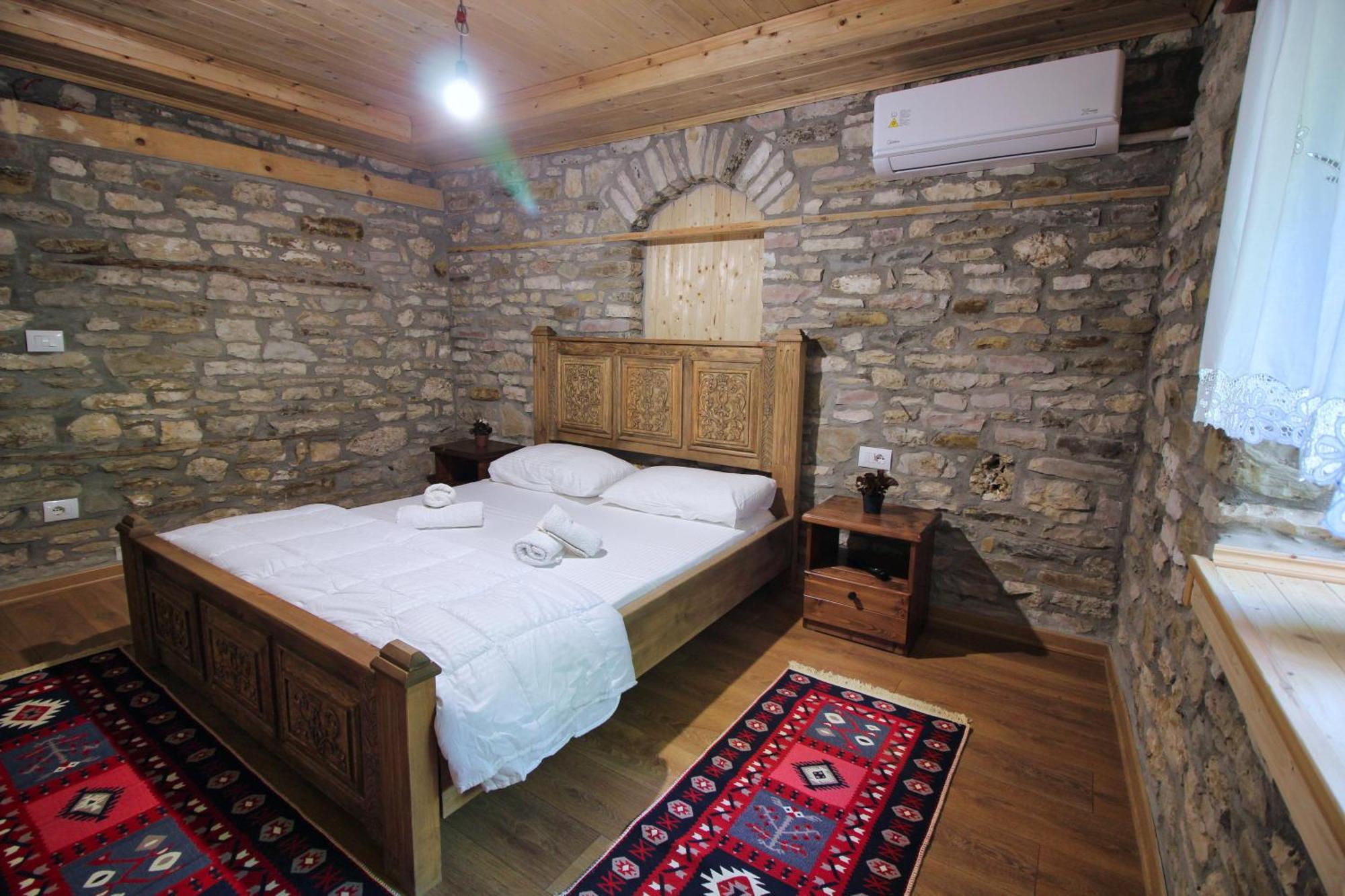 Gjirokastër Guri Guesthouse מראה חיצוני תמונה