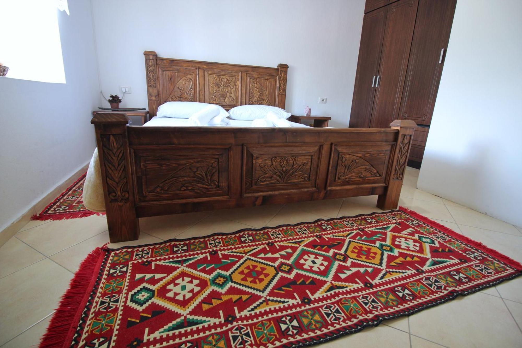 Gjirokastër Guri Guesthouse מראה חיצוני תמונה