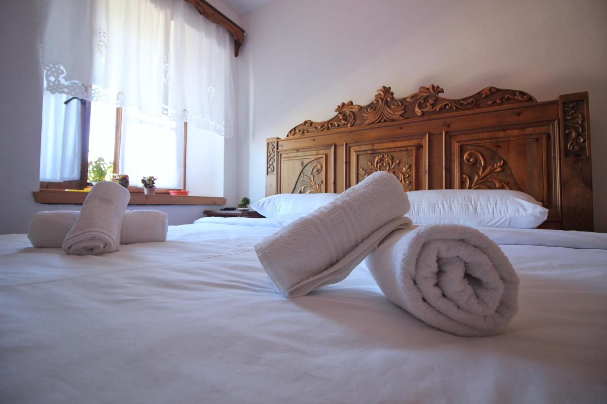 Gjirokastër Guri Guesthouse מראה חיצוני תמונה