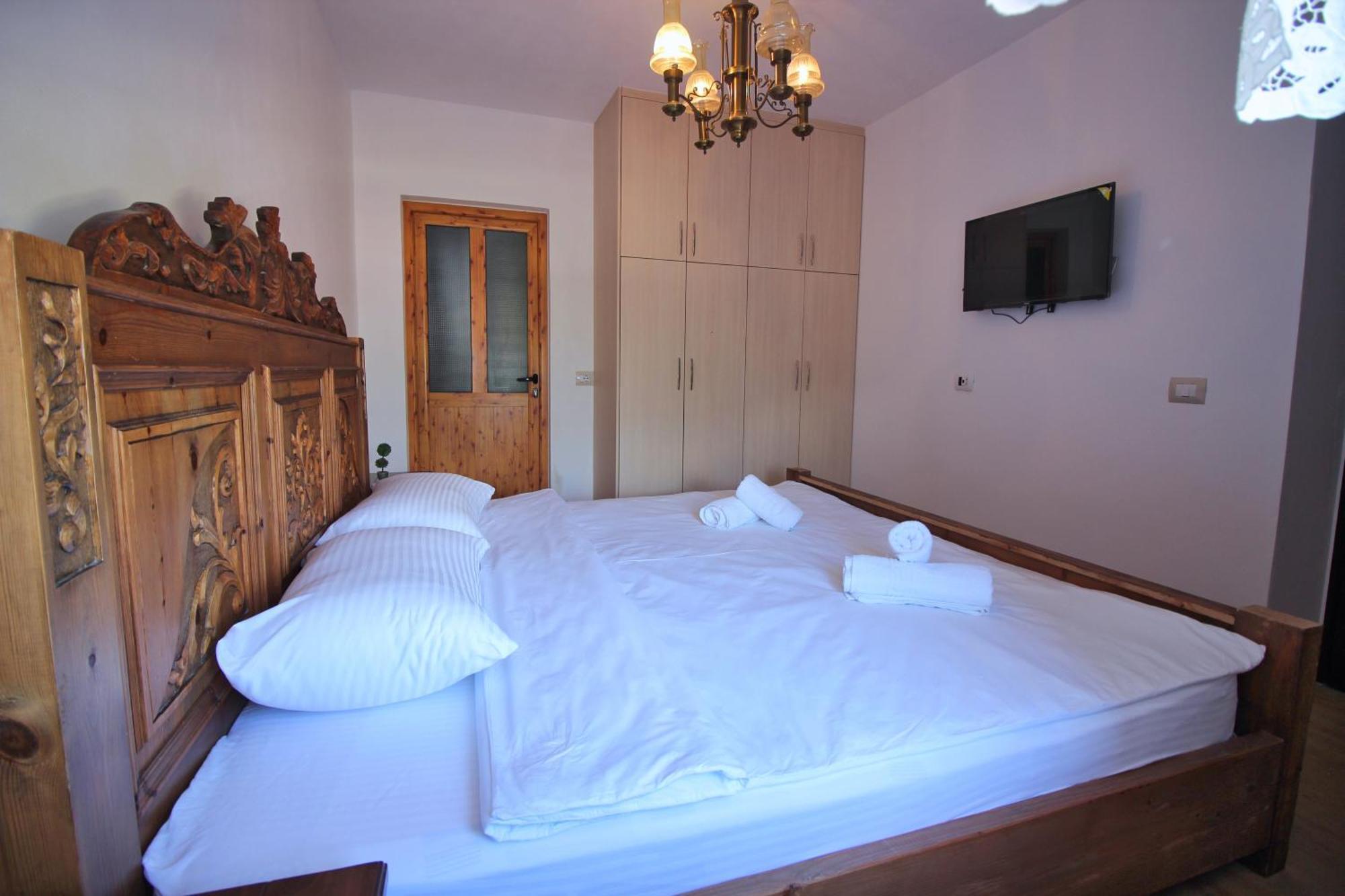 Gjirokastër Guri Guesthouse מראה חיצוני תמונה