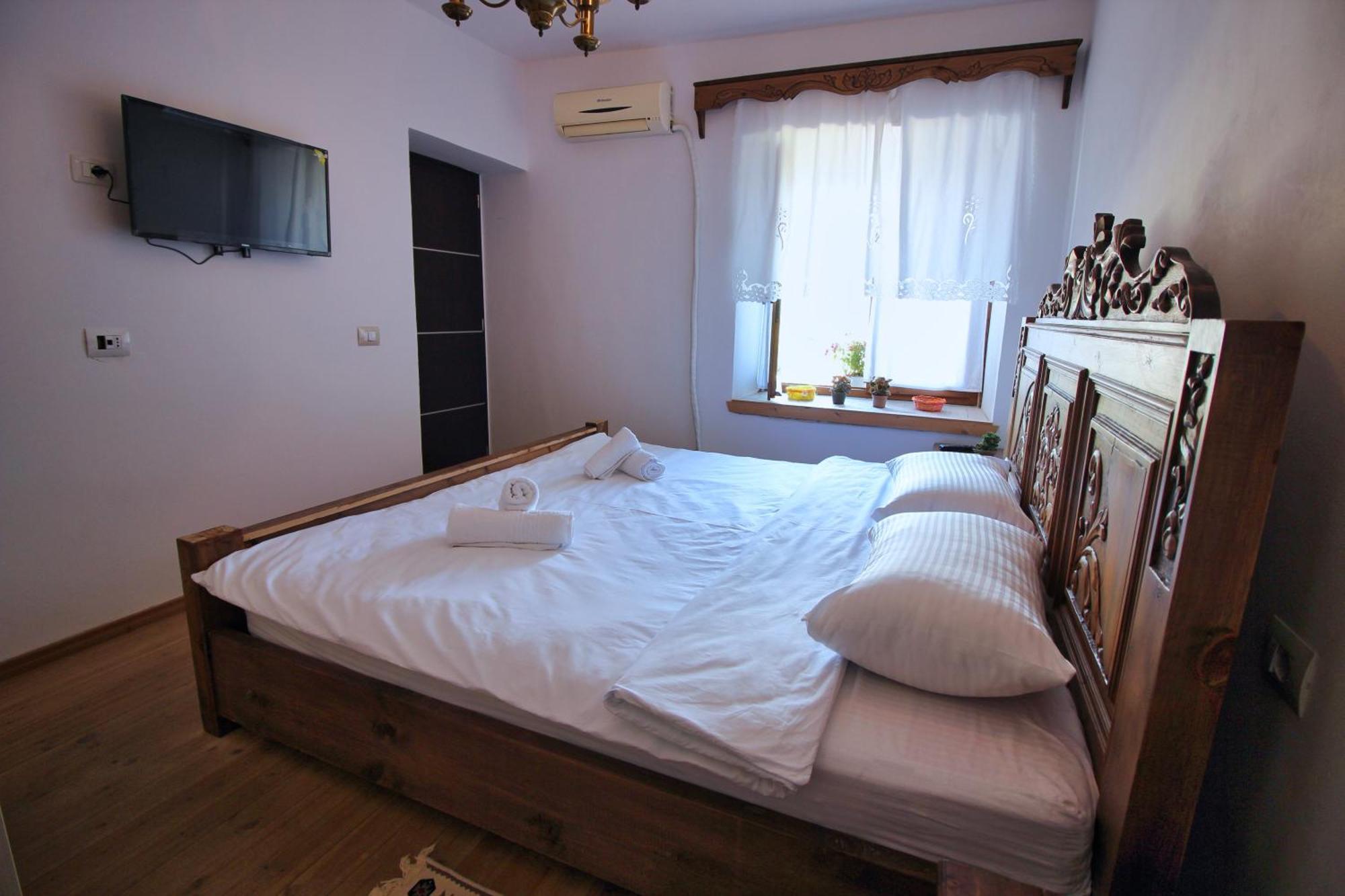 Gjirokastër Guri Guesthouse מראה חיצוני תמונה
