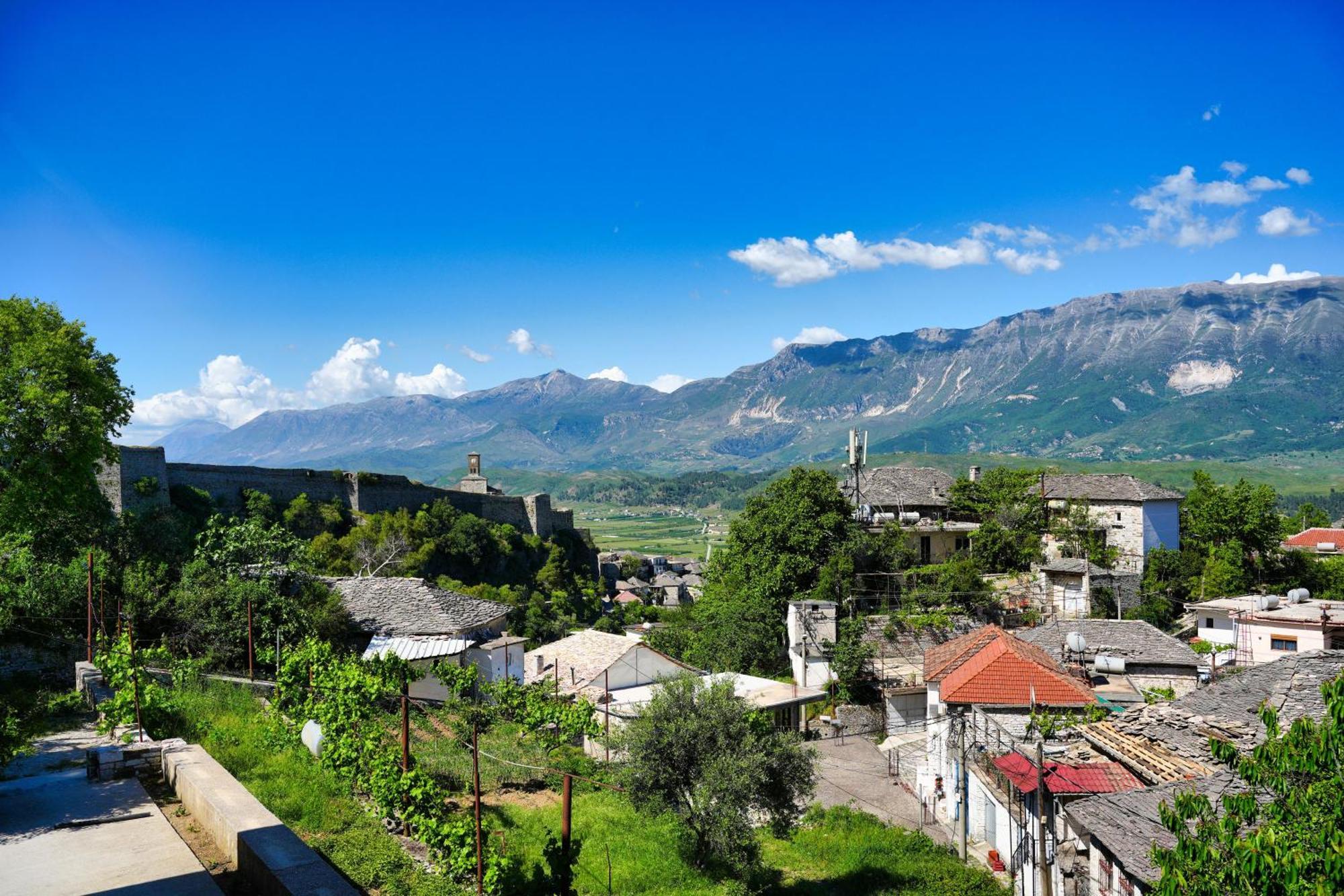 Gjirokastër Guri Guesthouse מראה חיצוני תמונה
