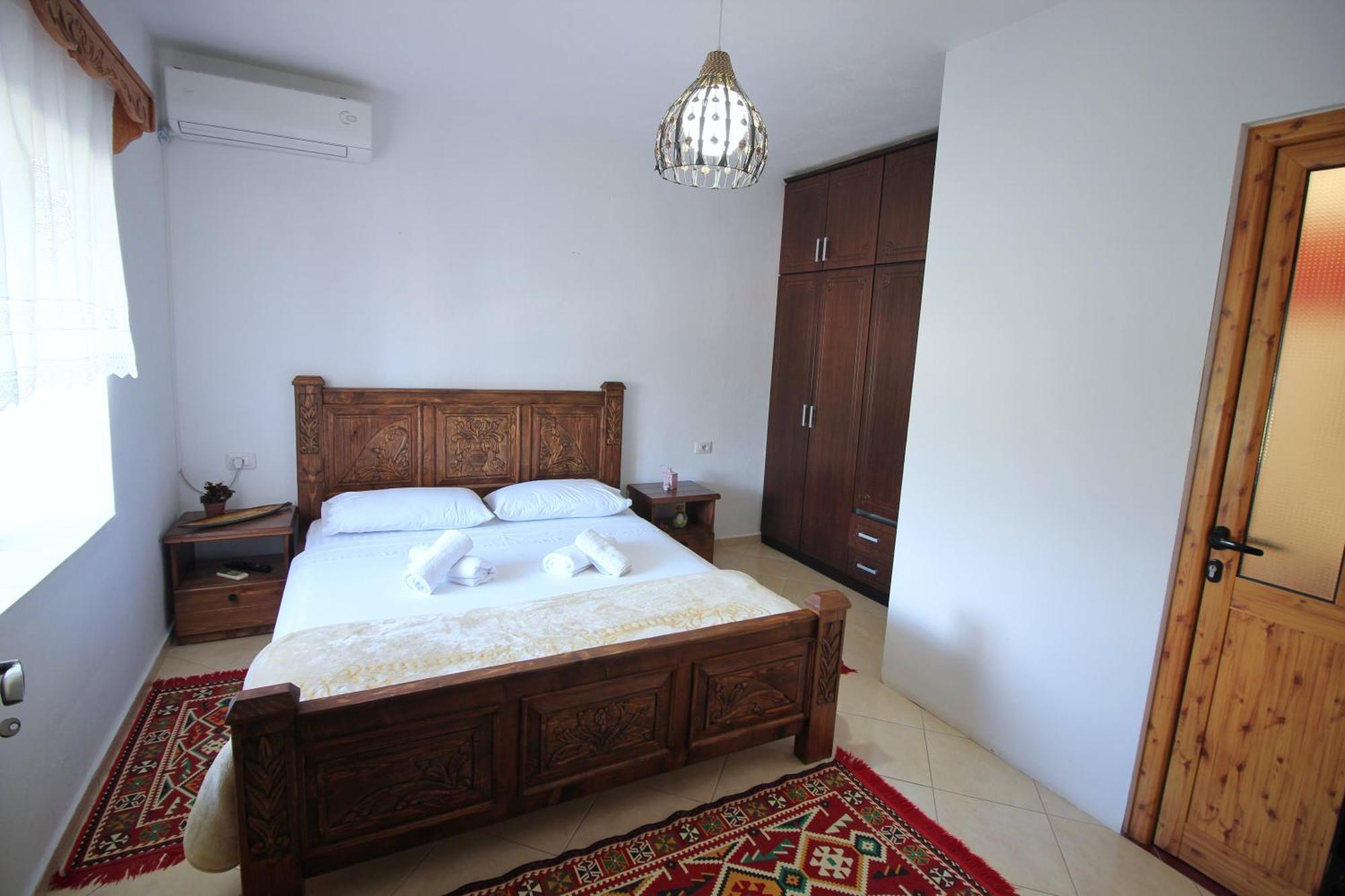 Gjirokastër Guri Guesthouse מראה חיצוני תמונה