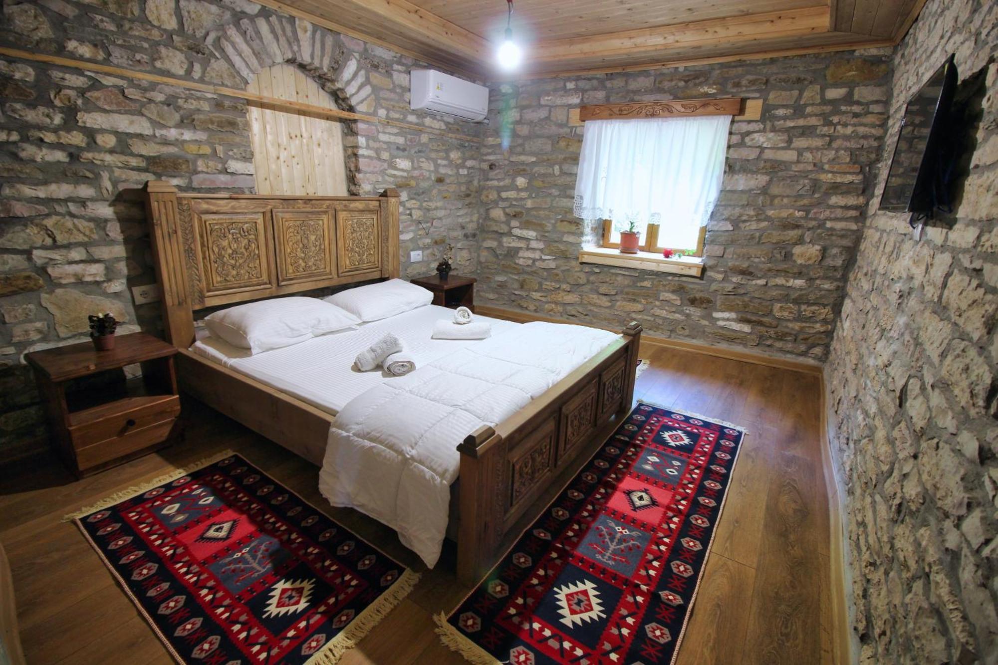 Gjirokastër Guri Guesthouse מראה חיצוני תמונה
