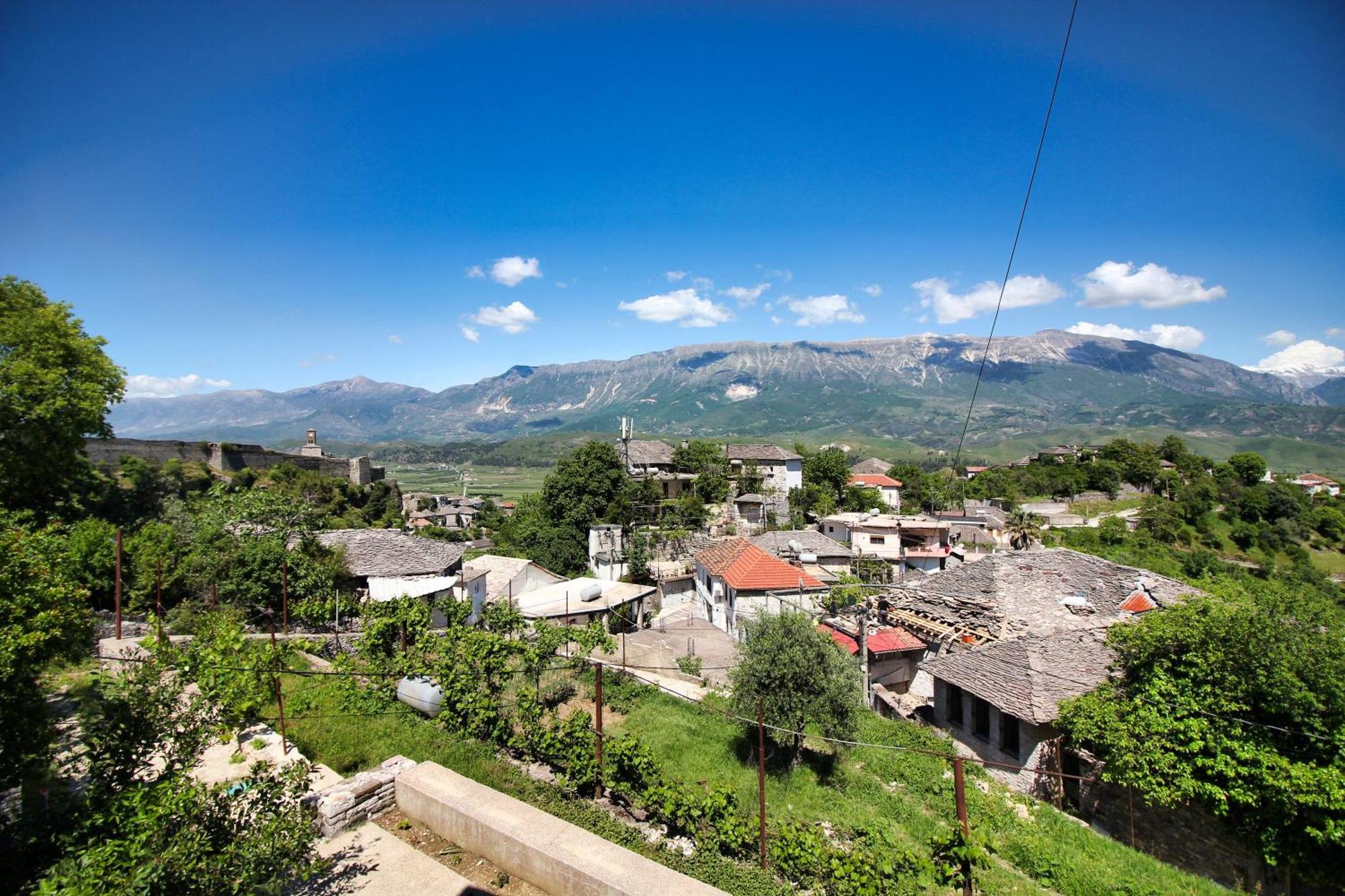 Gjirokastër Guri Guesthouse מראה חיצוני תמונה