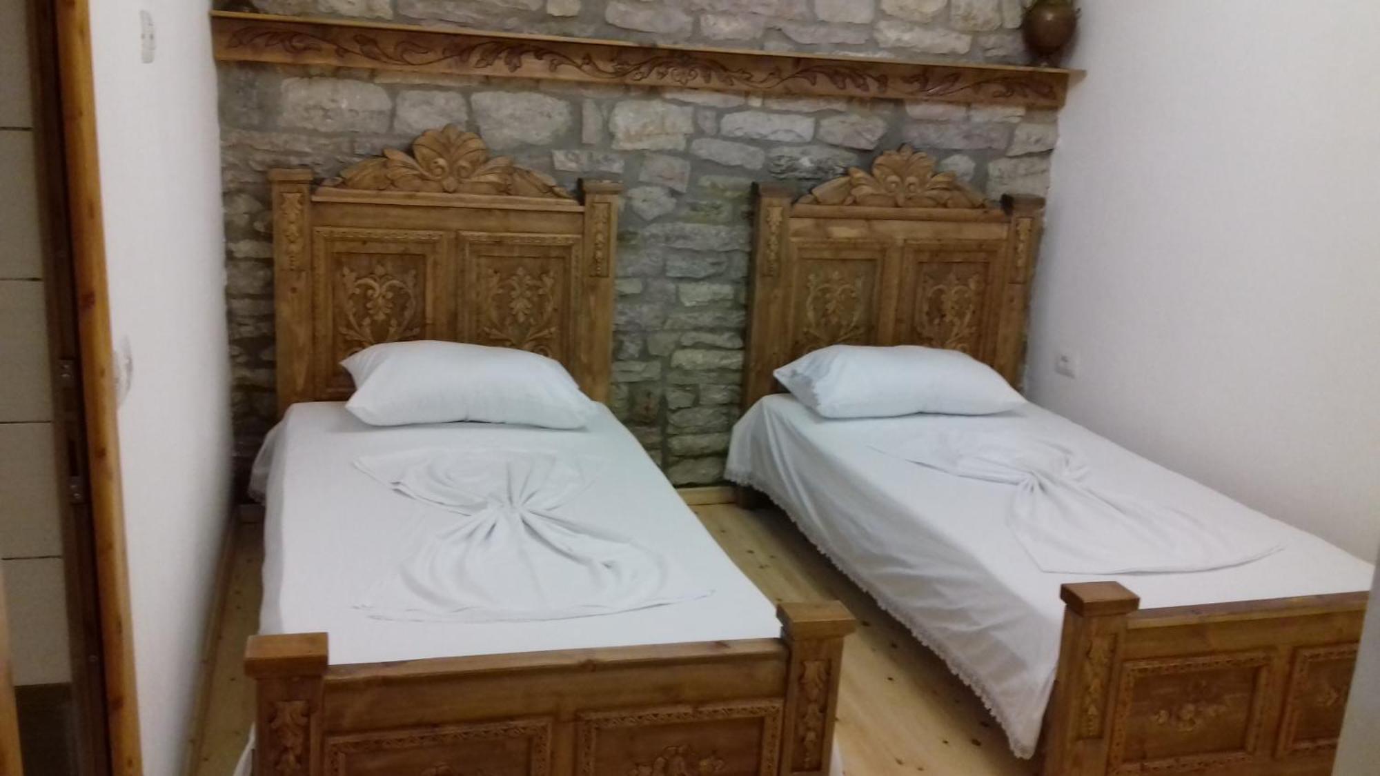 Gjirokastër Guri Guesthouse מראה חיצוני תמונה