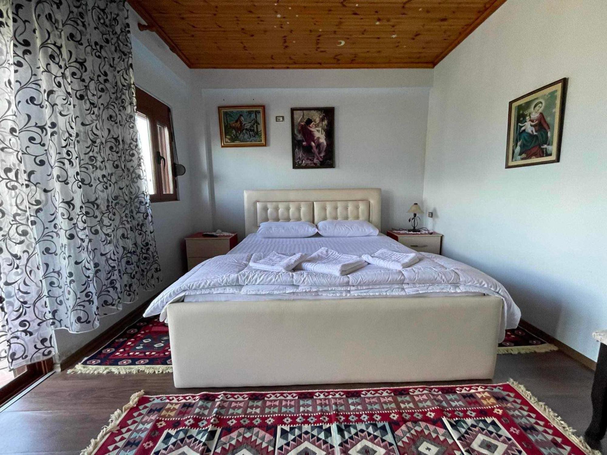 Gjirokastër Guri Guesthouse מראה חיצוני תמונה