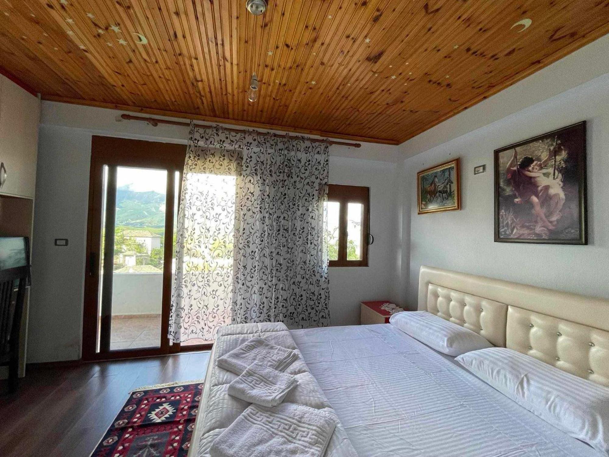 Gjirokastër Guri Guesthouse מראה חיצוני תמונה