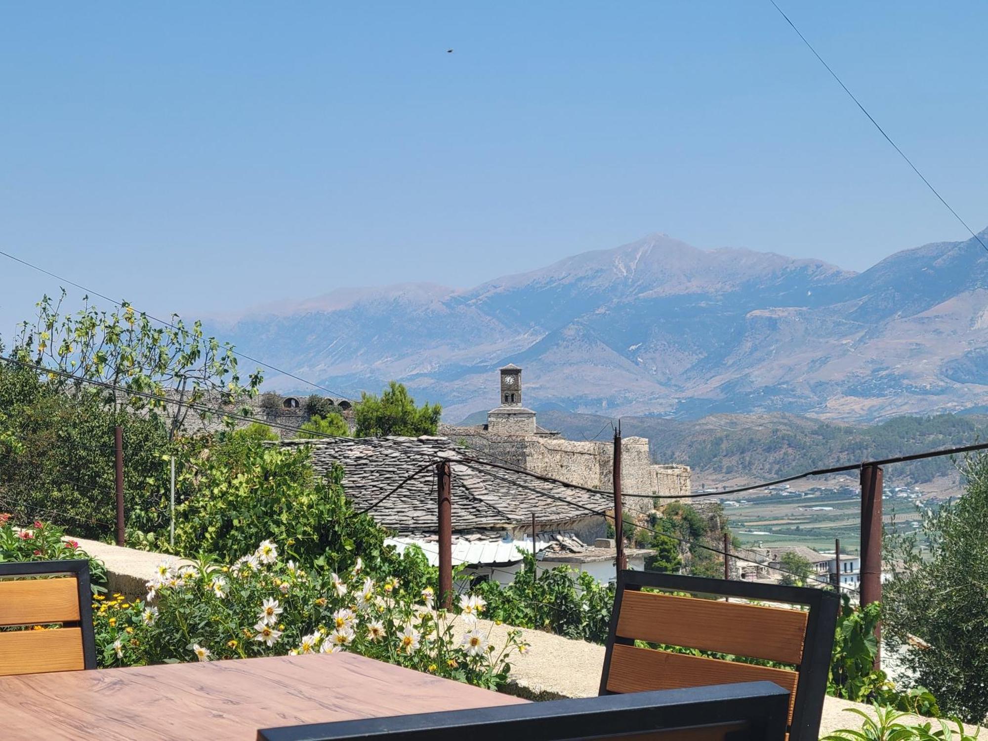 Gjirokastër Guri Guesthouse מראה חיצוני תמונה