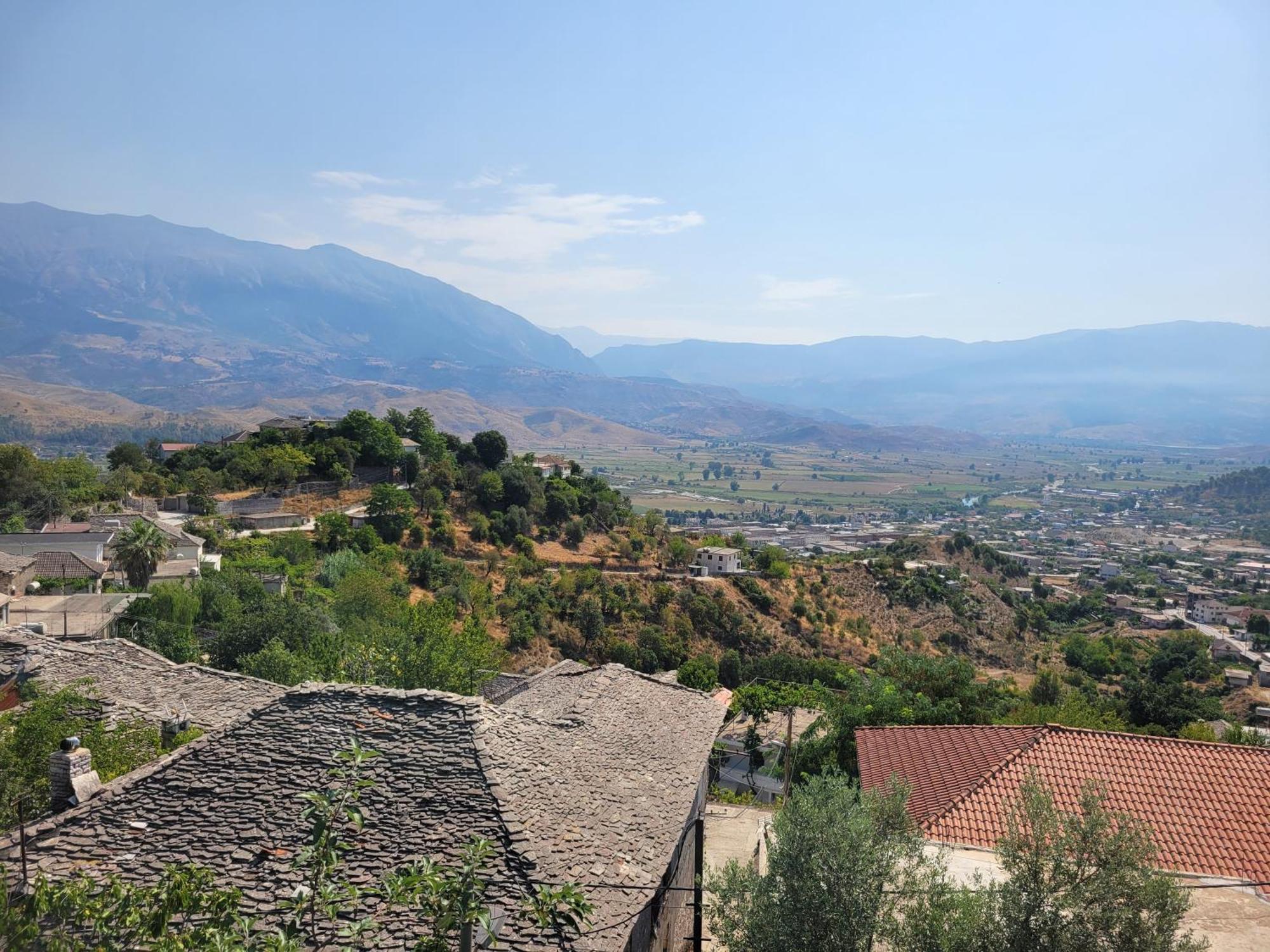 Gjirokastër Guri Guesthouse מראה חיצוני תמונה