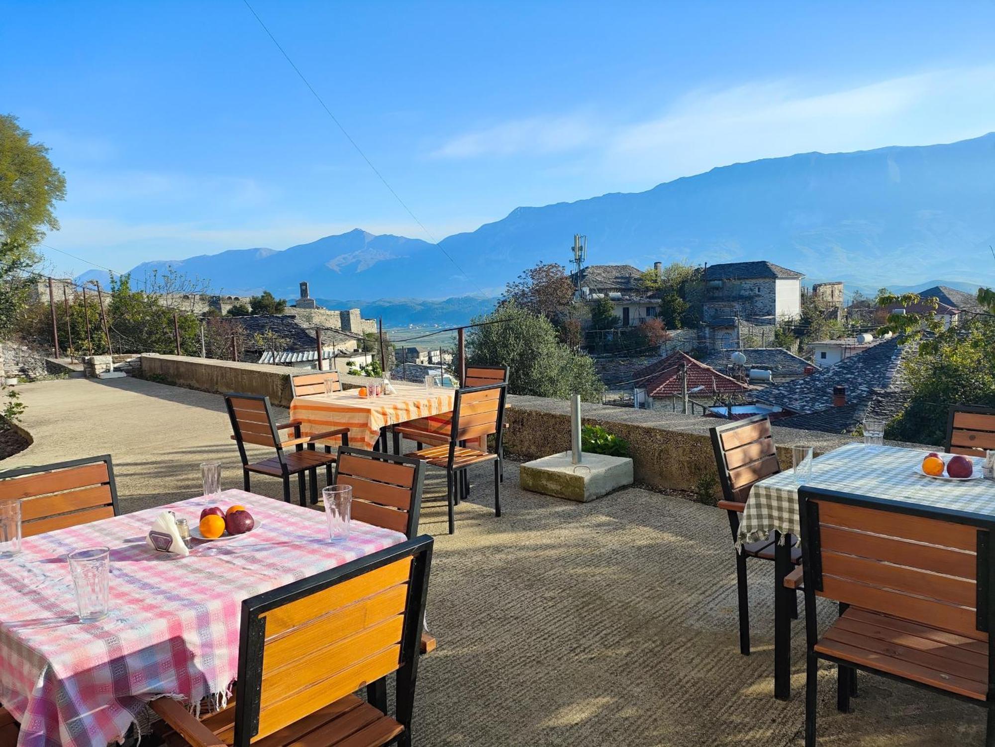 Gjirokastër Guri Guesthouse מראה חיצוני תמונה